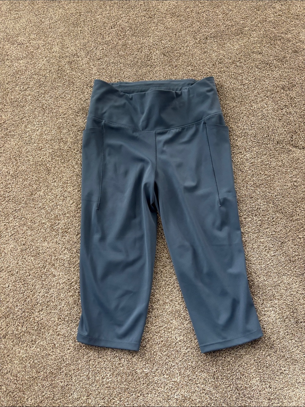 Women’s Calla Capri Leggings in Slate Blue